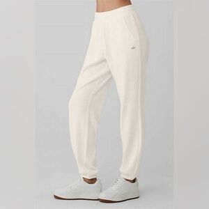 Alo Yoga Waffle Weekend Escape Jogger - Ivory